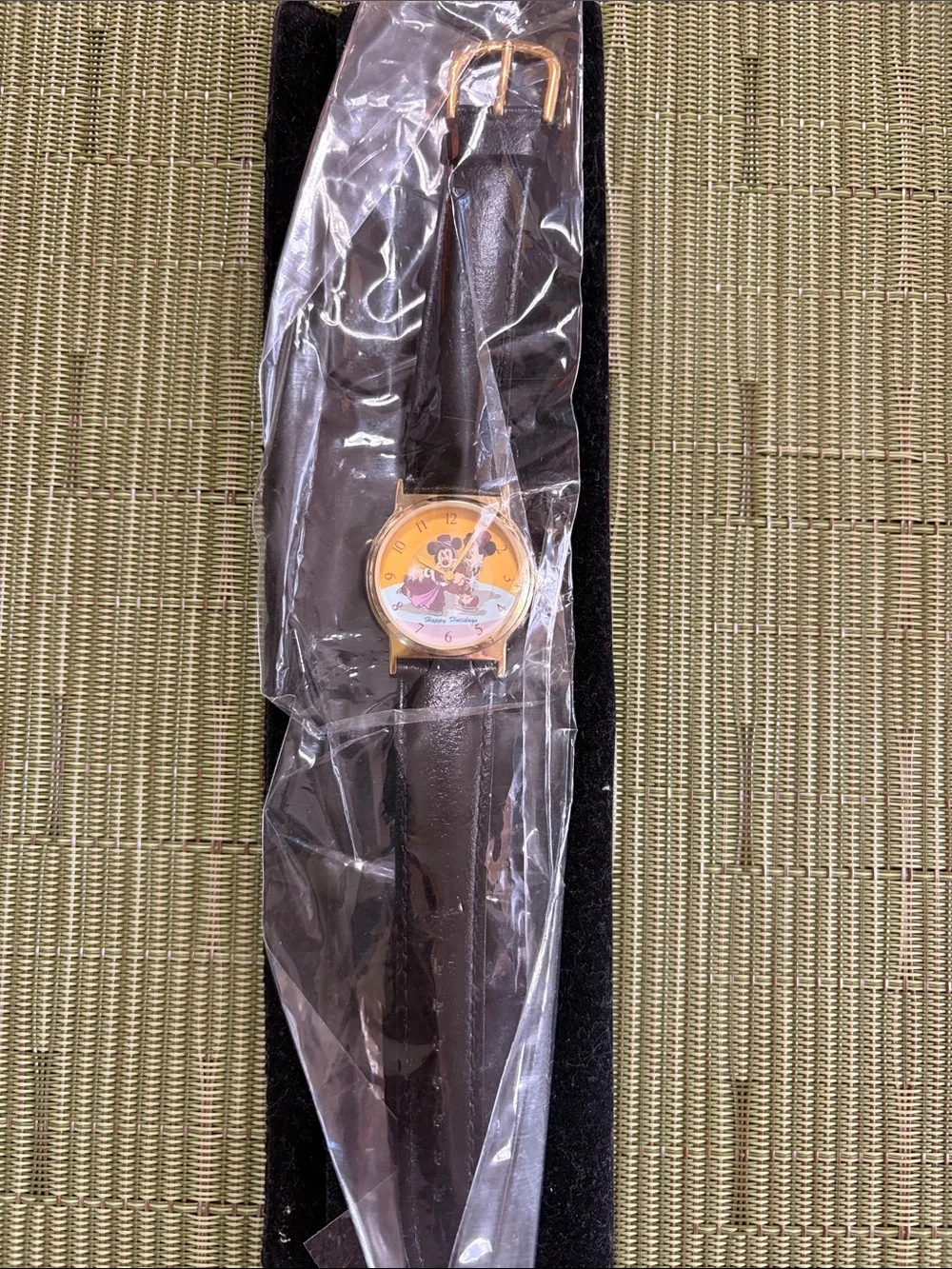 Disney Mickey & Minnie 1998 skating Happy Holiday watch Cast Member new/vintage